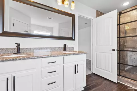 Bath - 4422 Thistle Pine Ct, Pace, FL 32571 photo 4 of 5