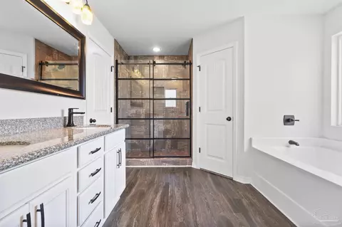 Bath - 4422 Thistle Pine Ct, Pace, FL 32571 photo 3 of 5