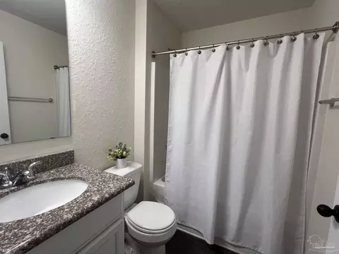 Bath - 4422 Thistle Pine Ct, Pace, FL 32571 photo 2 of 5