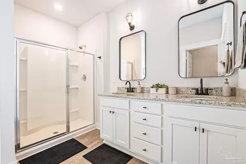 Bath - 5910 Danbury Blvd, Pace, FL 32571 photo 4 of 6