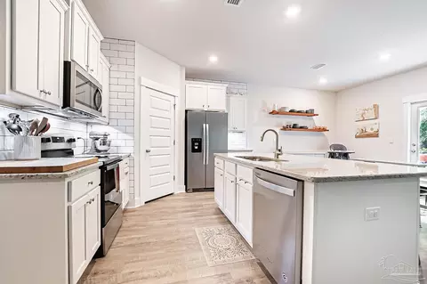 Kitchen - 5910 Danbury Blvd, Pace, FL 32571 photo 3 of 4