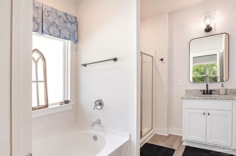 Bath - 5910 Danbury Blvd, Pace, FL 32571 photo 3 of 6