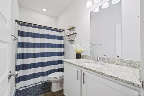 Bath - 5549 Blake Ln, Pace, FL 32571 photo 4 of 4