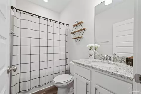 Bath - 5549 Blake Ln, Pace, FL 32571 photo 3 of 4