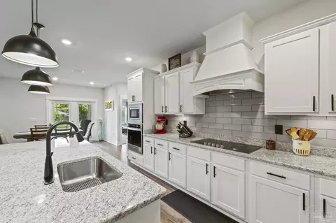 Kitchen - 5549 Blake Ln, Pace, FL 32571 photo 4 of 6