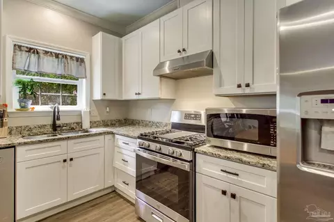 Kitchen - 4509 Limit St, Milton, FL 32583 photo 1 of 2