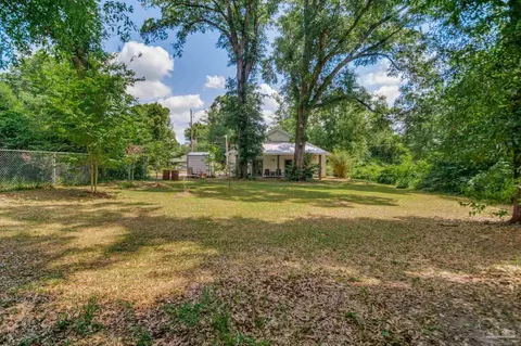 Exterior - 4509 Limit St, Milton, FL 32583 photo 2 of 2