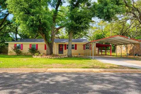 7100 Peninsula Dr, Pensacola, FL 32526