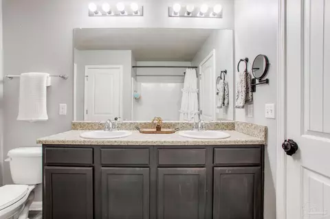 Bath - 5960 Palermo Dr, Pace, FL 32571 photo 3 of 4