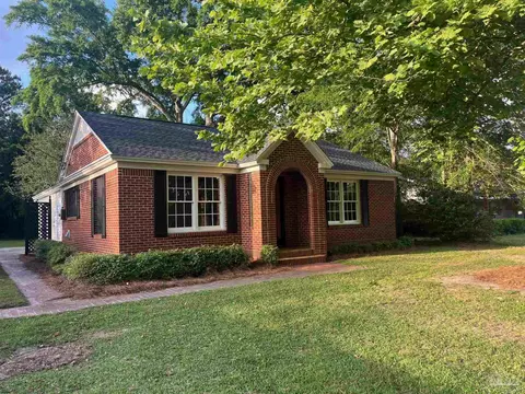905 E Horner St, Atmore, AL 36502