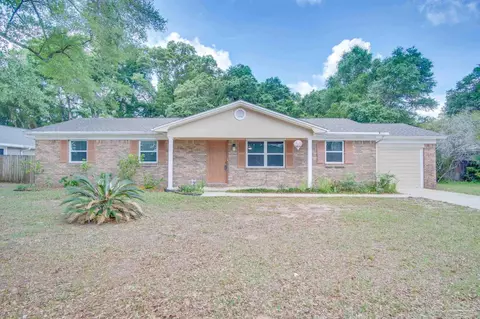 9461 Hummingbird Blvd, Pensacola, FL 32514