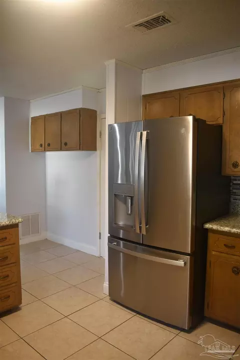 Kitchen - 4301 Jernigan Rd, Pace, FL 32571 photo 5 of 5