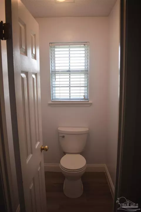 Bath - 4301 Jernigan Rd, Pace, FL 32571 photo 3 of 5