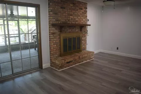 Living - 4301 Jernigan Rd, Pace, FL 32571 photo 2 of 4