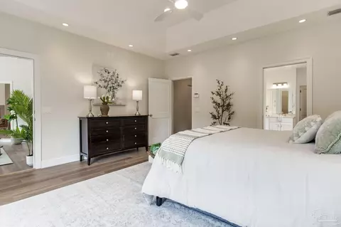 Bedroom - 5475 Moonlight Dr, Milton, FL 32570 photo 4 of 9