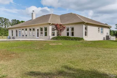 Exterior - 5475 Moonlight Dr, Milton, FL 32570 photo 7 of 10