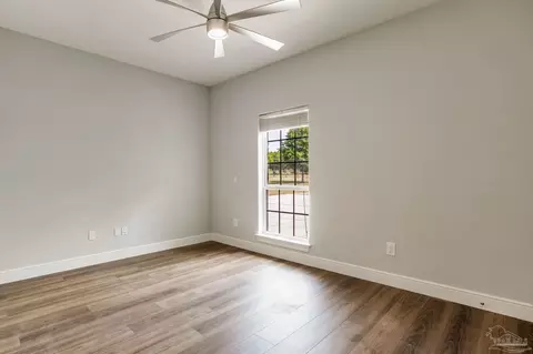 Bedroom - 5475 Moonlight Dr, Milton, FL 32570 photo 7 of 9