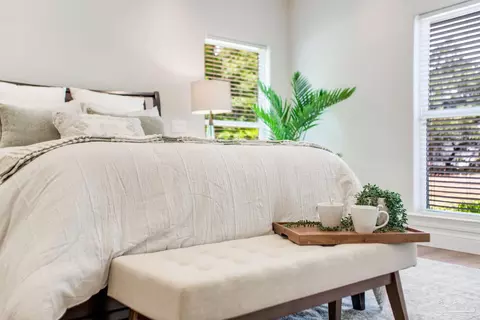 Bedroom - 5475 Moonlight Dr, Milton, FL 32570 photo 2 of 9