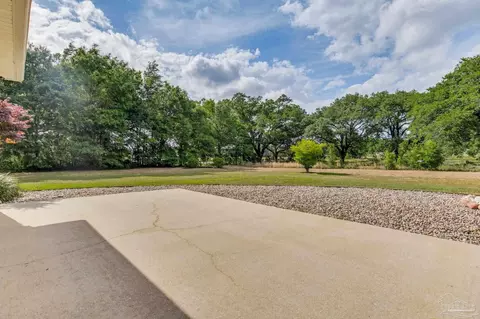Exterior - 5475 Moonlight Dr, Milton, FL 32570 photo 6 of 10