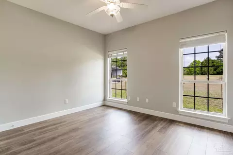 Bedroom - 5475 Moonlight Dr, Milton, FL 32570 photo 5 of 9