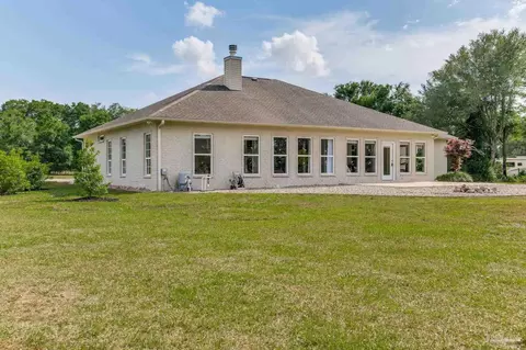 Exterior - 5475 Moonlight Dr, Milton, FL 32570 photo 8 of 10