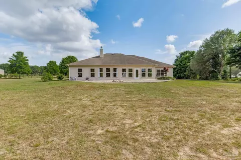 Exterior - 5475 Moonlight Dr, Milton, FL 32570 photo 9 of 10