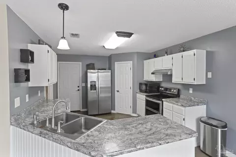 Kitchen - 4726 Whitewater Ln, Crestview, FL 32539 photo 1 of 4