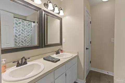 Bath - 4726 Whitewater Ln, Crestview, FL 32539 photo 2 of 2
