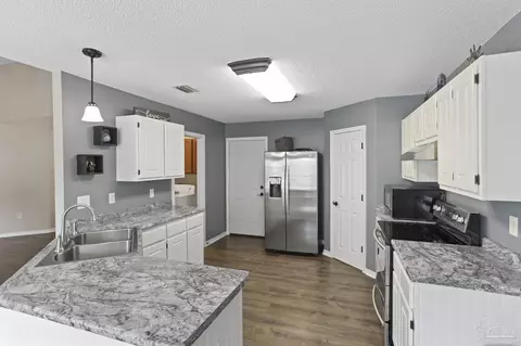 Kitchen - 4726 Whitewater Ln, Crestview, FL 32539 photo 2 of 4