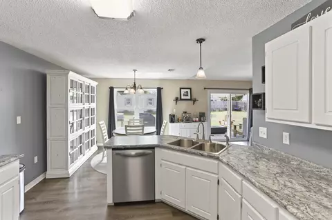 Kitchen - 4726 Whitewater Ln, Crestview, FL 32539 photo 3 of 4