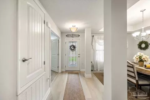 Entry Way - 5986 Parsonage Cir, Milton, FL 32570 photo 3 of 9