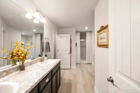 Entry Way - 5986 Parsonage Cir, Milton, FL 32570 photo 9 of 9