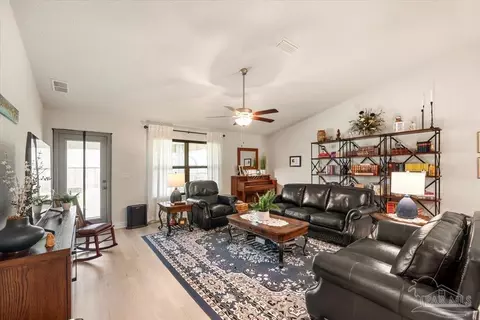 Living - 5986 Parsonage Cir, Milton, FL 32570 photo 4 of 6