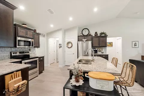 Kitchen - 5986 Parsonage Cir, Milton, FL 32570 photo 5 of 5
