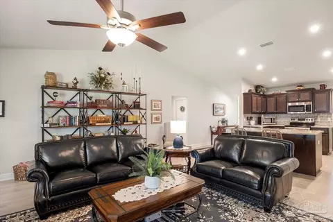 Living - 5986 Parsonage Cir, Milton, FL 32570 photo 2 of 6