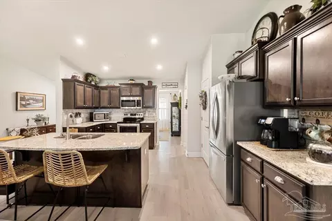 Kitchen - 5986 Parsonage Cir, Milton, FL 32570 photo 3 of 5