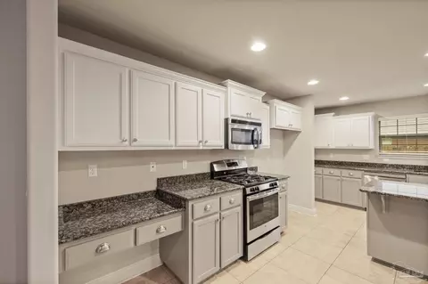 Kitchen - 4592 Belvedere Cir, Pace, FL 32571 photo 4 of 8