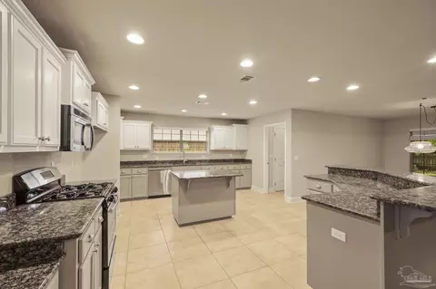 Kitchen - 4592 Belvedere Cir, Pace, FL 32571 photo 5 of 8