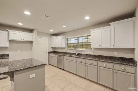 Kitchen - 4592 Belvedere Cir, Pace, FL 32571 photo 6 of 8