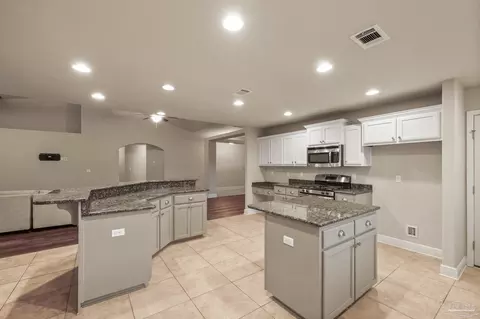 Kitchen - 4592 Belvedere Cir, Pace, FL 32571 photo 7 of 8