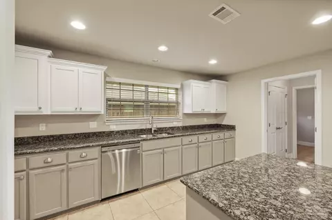 Kitchen - 4592 Belvedere Cir, Pace, FL 32571 photo 2 of 8
