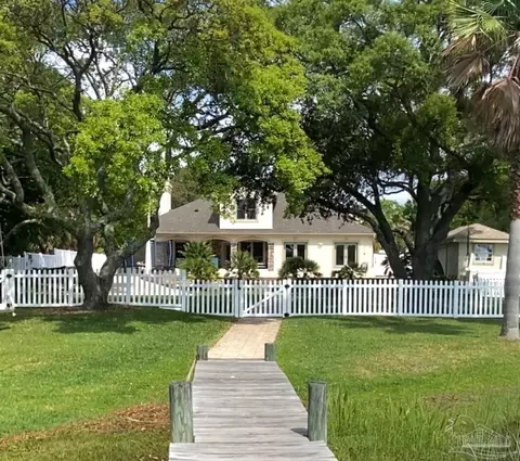311 Edgewater Dr, Pensacola, FL 32507