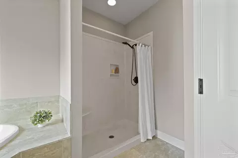 Bath - 5760 Heatherton Rd, Milton, FL 32570 photo 2 of 4