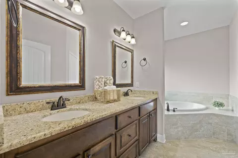 Bath - 5760 Heatherton Rd, Milton, FL 32570 photo 1 of 4
