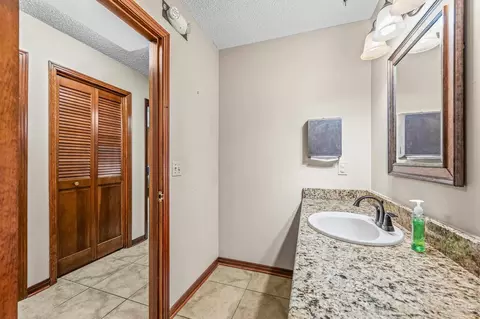 Bath - 4901 Skipper Ln, Pace, FL 32571 photo 6 of 9