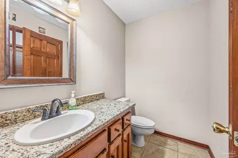 Bath - 4901 Skipper Ln, Pace, FL 32571 photo 5 of 9