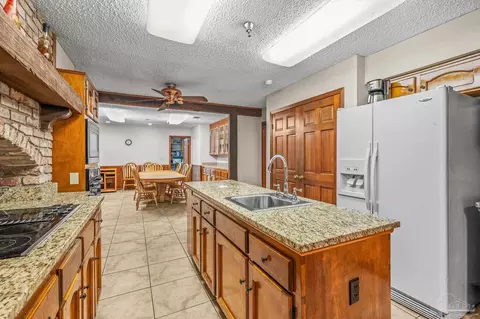 Kitchen - 4901 Skipper Ln, Pace, FL 32571 photo 4 of 6