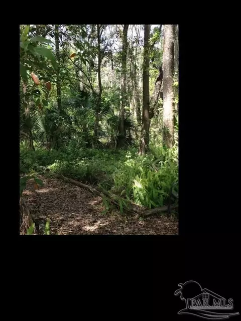 Tafton St, Navarre, FL 32566