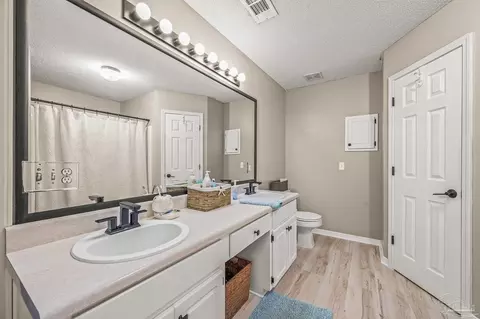 Bath - 4623 Hamilton Bridge Rd, Pace, FL 32571 photo 4 of 5