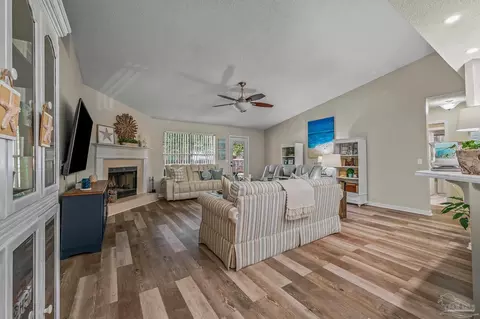 Living - 4623 Hamilton Bridge Rd, Pace, FL 32571 photo 2 of 5